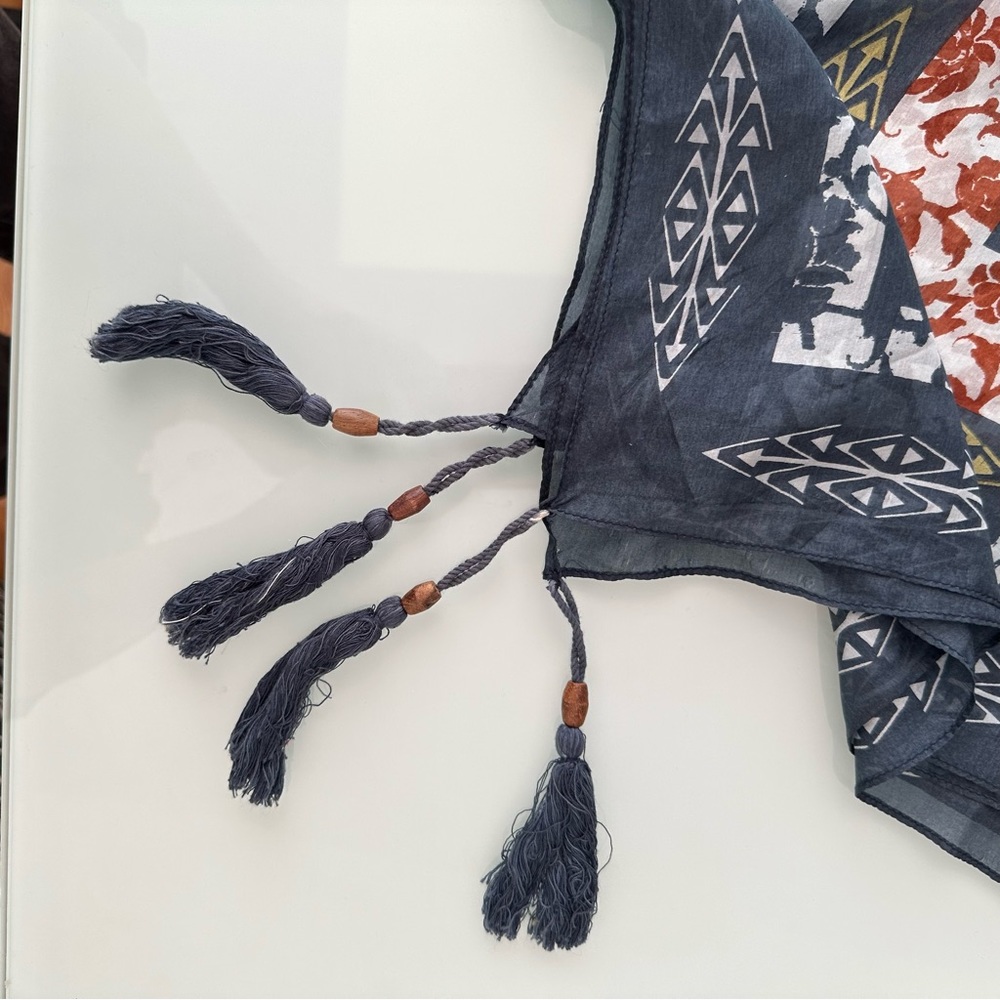 Massimo Dutti Colorful Patterned Silk Square Scarf with Tassels - Picture 4 of 9